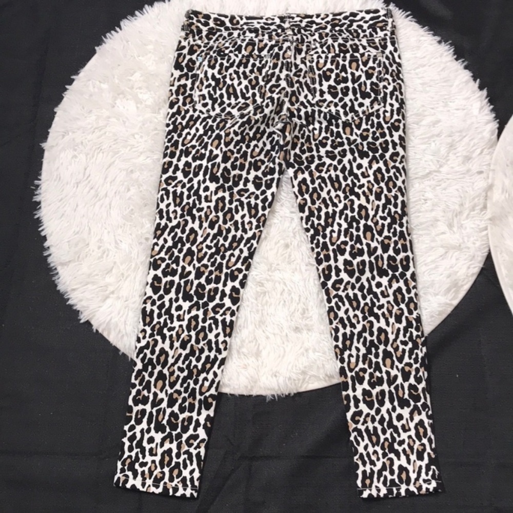 Cache Leopard Print Capris - Picture 2 of 8